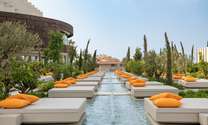 https://assets.hiltonstatic.com/hilton-asset-cache/image/upload/t_MODx%20- Thumb/v1610549667/Imagery/Property%20Photography/Curio%20Collection/A/AGPRHQQ/Med%20Pool%20Personalizado.jpg